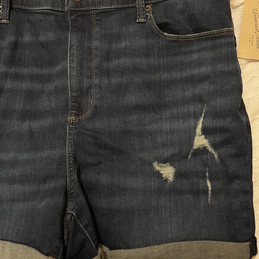 NEW WITH TAGS Denim jean distressed shorts - Picture 3 of 7